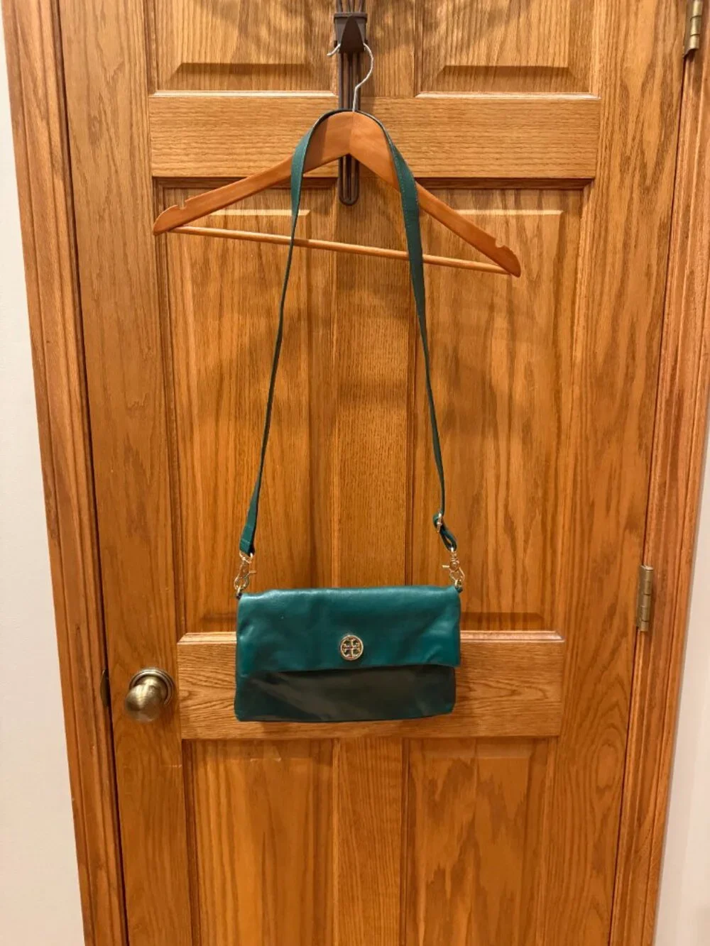 Tory Burch Dena Leather Messenger Bag in Malachite Green - Picture 2 of 7
